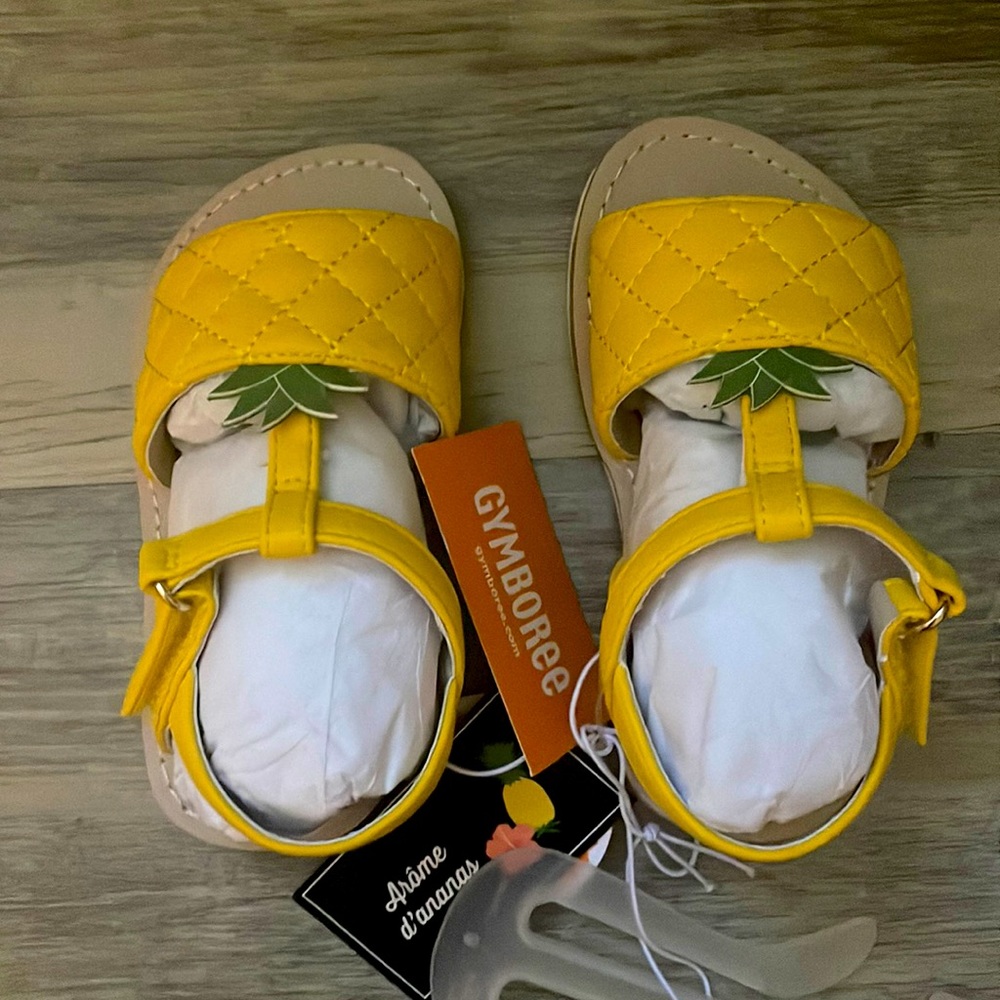 Pineapple size 7 sandals